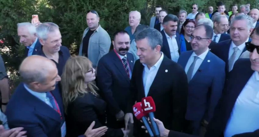 YENİ Parti Genel Başkanı Özgür Özel, Yalova'nın Altınova ilçesinde kivi
