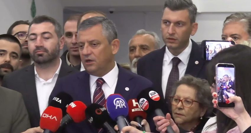YENİ Parti Genel Başkanı Özgür Özel, Anayasa Mahkemesi önünde emeklilerin