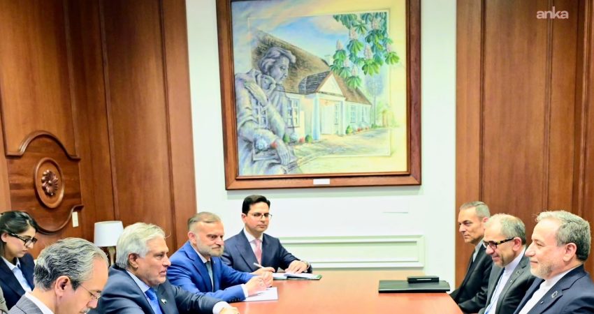 Pakistan Başbakan Yardımcısı ve Dışişleri Bakanı Mohammad Ishaq Dar, İran