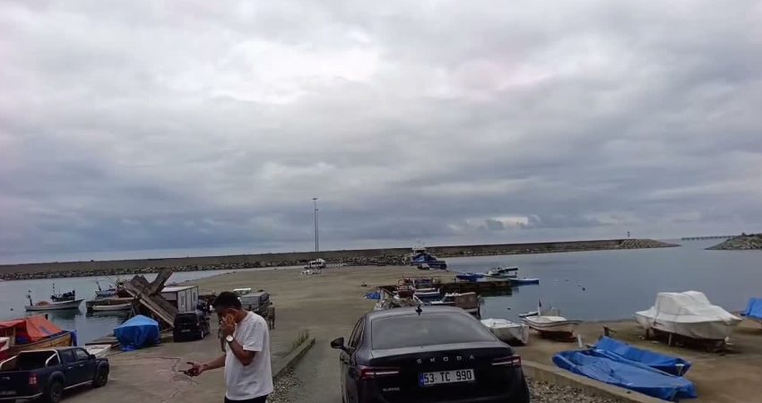 Pazar ilçesinde Zelek Limanı açıklarında yapılmak istenen kafes balıkçılığına karşı