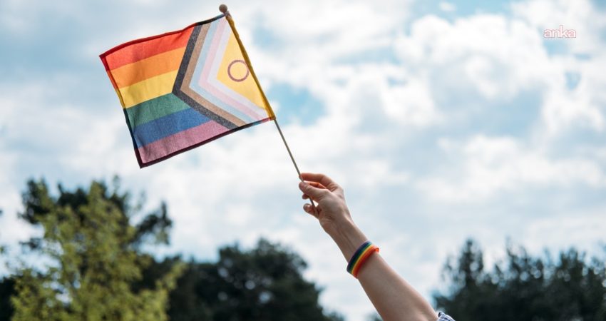 Pembe Hayat LGBTİ+ Dayanışma Derneği ve Pembe Hayat KuirFest, "Ailem