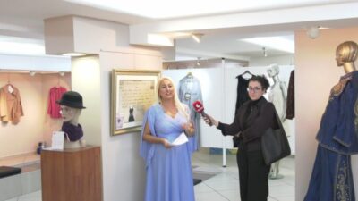 Geçmişin kadın gardırobundan günümüze uzanan parçalar, "Pembe Lotus" koleksiyonuyla Gazeteciler
