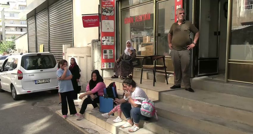 Merkez üssü Şanlıurfa'nın Karaköprü ilçesinde 5,4 büyüklüğünde deprem Diyarbakır’da paniğe