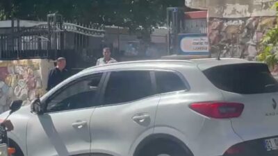 Şanlıurfa’da meydana gelen 5,4 büyüklüğündeki depremin ardından veliler, çocuklarını almak