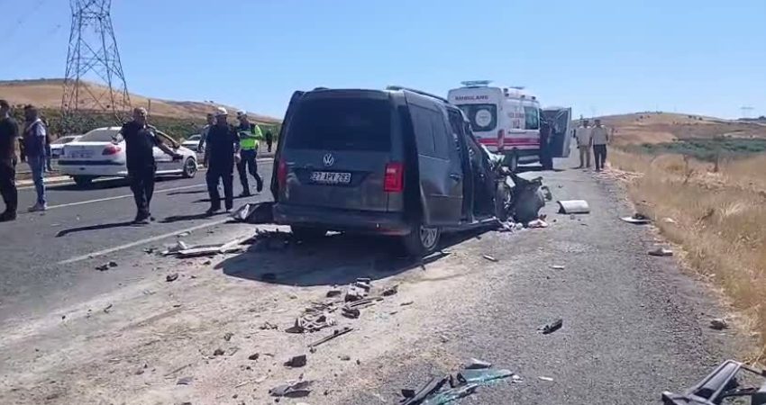Şanlıurfa'nın Bozova ilçesinde meydana gelen trafik kazasında aynı aileden 4