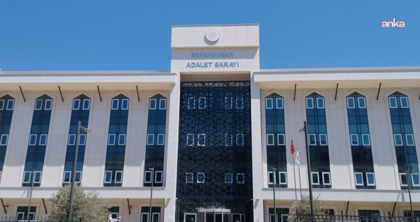 Seferihisar Belediyesi’ne yönelik soruşturmada 1 şüpheli tutuklandı İzmir Seferihisar Belediyesi'ne yönelik yürütülen soruşturma kapsamında gözaltına alınan 2