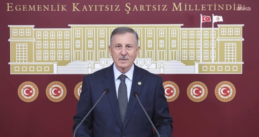 Selçuk Özdağ, fon ve portföy şirketlerindeki fiyat hareketlerini Meclis gündemine taşıdı Yeni Yol Grup Başkanvekili Selçuk Özdağ, İstanbul Borsası'ndaki gelişmeler ile sermaye