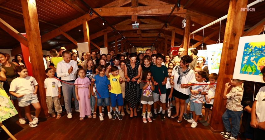 Selçuklu çocuklar barışı renklerle anlattı Selçuk Belediyesi Sosyal Etkinlik Merkezi’nde yaz dönemi boyunca resim kursuna
