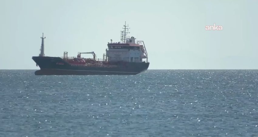 Silivri’deki gemi kazasına ilişkin iki kaptan tutuklandı Silivri'de meydana gelen gemi kazasına ilişkin soruşturma kapsamında adliyeye sevk