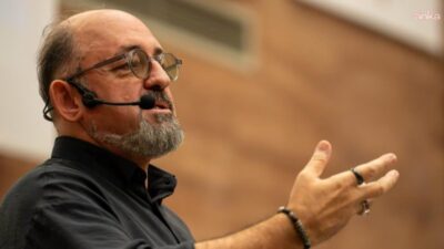 Sinirbilimci Prof. Dr. Sinan Canan, Menteşe’de okurlarıyla buluştu Uluslararası Muğla Kültür ve Sanat Şenliği’nin üçüncü gününde sinirbilimci Prof.