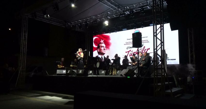 Sinop’ta Atatürk’ün sevdiği türküler seslendirildi Sinop Belediye Konservatuvarı, Gazi Mustafa Kemal Atatürk'ün Sinop'a gelişinin 98’inci