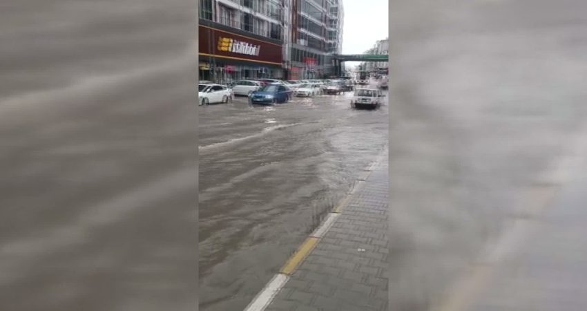 Sinop’ta gece saatlerinden itibaren etkili olan sağanak hayatı olumsuz etkiledi Sinop’ta gece saatlerinde başlayan ve sabaha kadar etkisini sürdüren sağanak