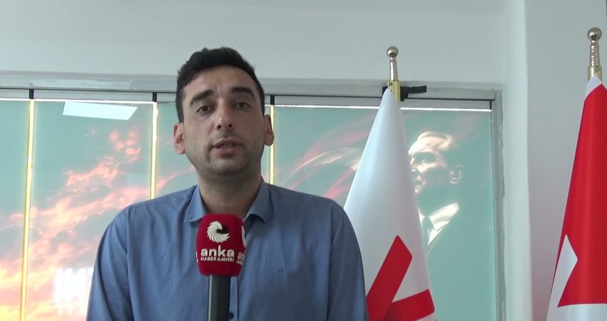 Sinop’ta köy okulunda birleştirilmiş sınıf tepkisi: Çocuklar akranlarından geri kalıyor YENİ Parti Sinop İl Başkanı Aykut Cem Yalçınkaya ve Eğitim