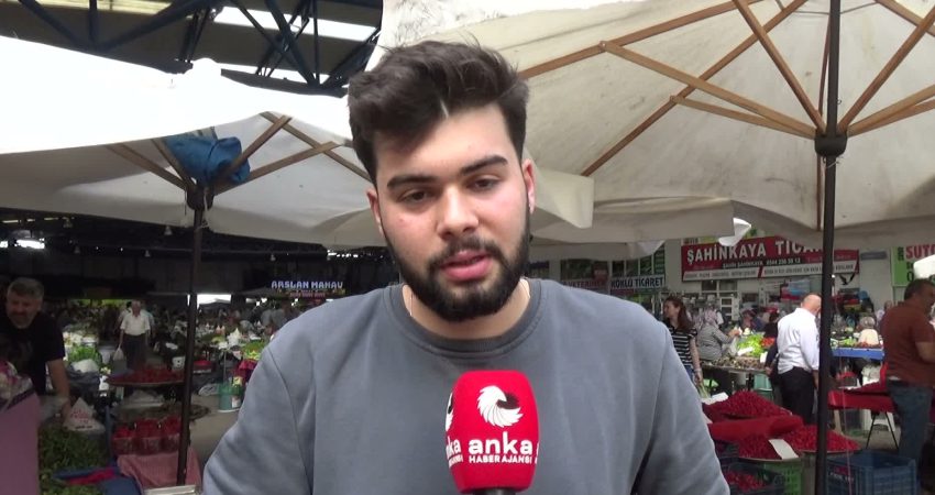 Sinop’ta pazarcı esnafı satış yapamamaktan ve hayat pahalılığından yakındı: “İnsanların durumu iyi değil” Sinop’ta pazartesi ve perşembe günleri kurulan halk pazarında tezgah açan