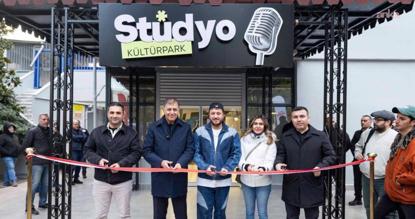 İzmir Büyükşehir Belediyesi’nin, gençlerin müzik üretimine ücretsiz erişimini desteklemek amacıyla