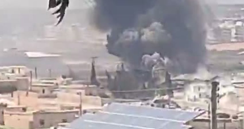 Suriye'nin kuzeyindeki İdlib kentinde, Sarmada yolu üzerindeki bir mühimmat deposunda