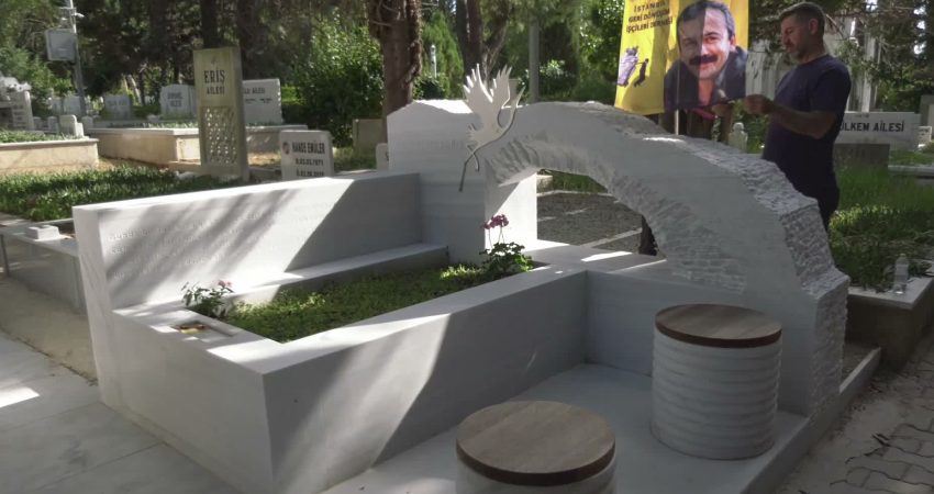 Tahliye edilen Mızraklı, Sırrı Süreyya Önder’in mezarını ziyaret etti: Selahattin Demirtaş’ın selamlarını getirdim Edirne Kapalı Cezaevi’nden tahliye edilen eski Diyarbakır Büyükşehir Belediye Başkanı