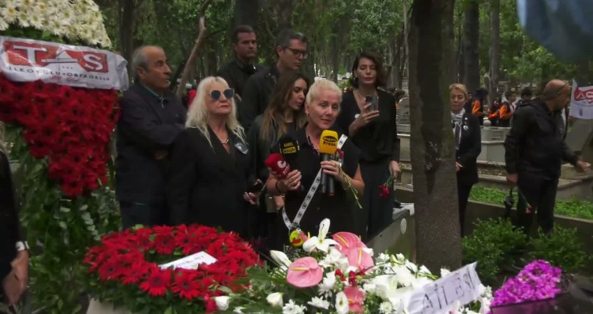 Sanatçı Tarık Akan ölümünün 10’uncu yılında kurucusu olduğu Taş İlkokulu’nda