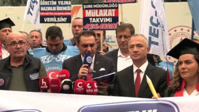 Tüm Eğitim Çalışanları Sendikası üyeleri, Milli Eğitim Bakanlığı önünde yaptıkları