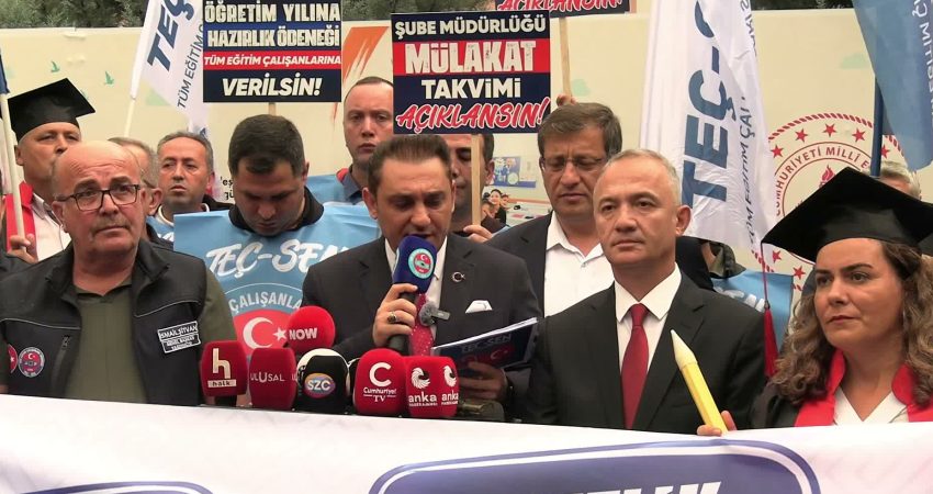 Tüm Eğitim Çalışanları Sendikası üyeleri, Milli Eğitim Bakanlığı önünde yaptıkları