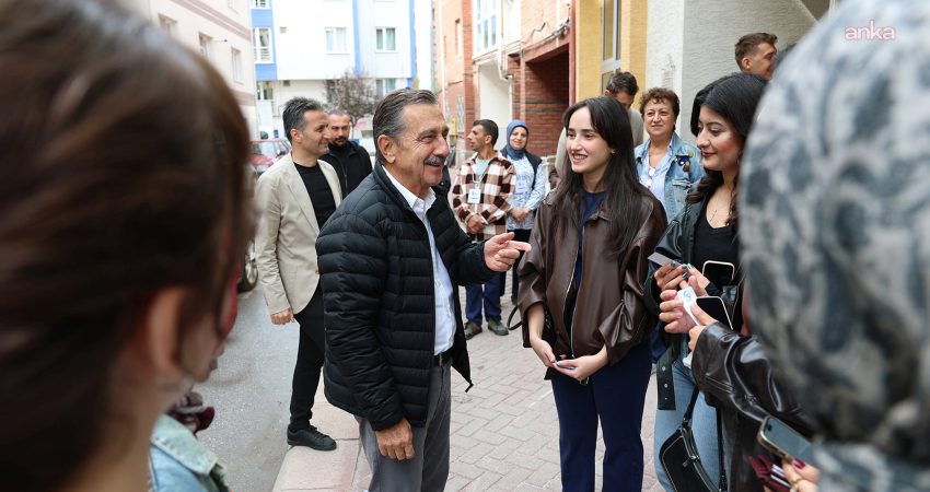 Tepebaşı Belediye Başkanı Ataç, 29 Ekim Gençlik Merkezi’nde gençlerle buluştu Tepebaşı Belediye Başkanı Ahmet Ataç, 29 Ekim Gençlik Merkezi’nin güz