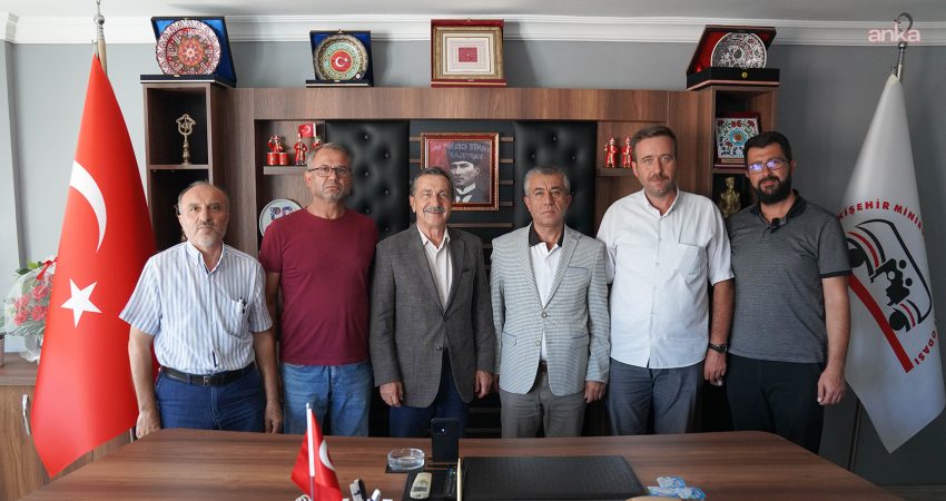 Tepebaşı Belediye Başkanı Ahmet Ataç, Eskişehir’de faaliyet gösteren altı esnaf