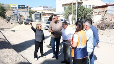 Tepebaşı Belediye Başkanı Ahmet Ataç, ilçenin farklı noktalarında sürdürülen asfalt