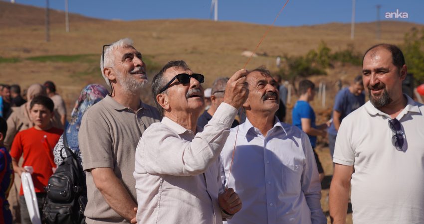 Tepebaşı Belediye Başkanı Ataç, Uludereli çocuklarla uçurtma uçurdu Tepebaşı Belediye Başkanı Ahmet Ataç, Uludere Muhtarlığı öncülüğünde ilk kez