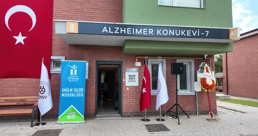 Tepebaşı Belediyesi’nin Alzheimer hastaları ve ailelerine yönelik hizmet ağı, Melih