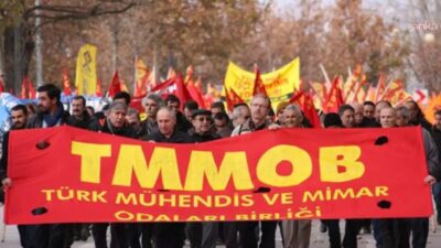 TMMOB, Ankara’da emeklilerin seyyanen zam talebiyle Anayasa Mahkemesi önünde düzenlediği