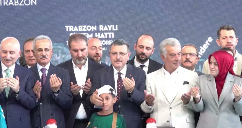Akçaabat ile havalimanı arasındaki güzergahı kapsayan Trabzon Raylı Sistem Hattı'nın temeli,