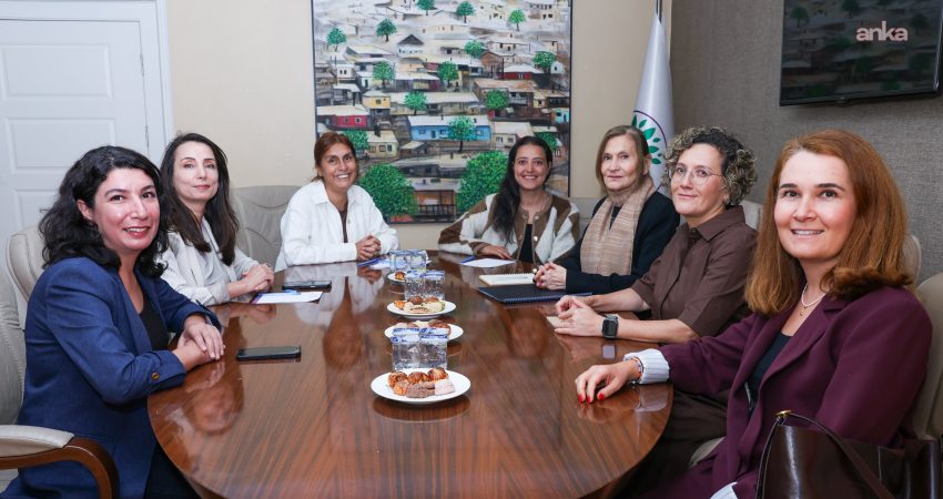 Tülay Hatimoğulları, EŞİK üyeleriyle görüştü DEM Parti Eş Genel Başkanı Tülay Hatimoğulları, Eşitlik İçin Kadın