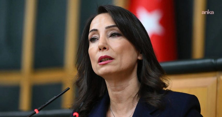 Tülay Hatimoğulları, gazeteci Musa Anter’i andı: “Kalemini susturamadılar, sözünü unutturamadılar” DEM Parti Eş Genel Başkanı Tülay Hatimoğulları, gazeteci Musa Anter'i,