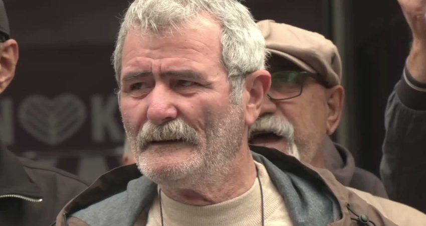 Tüm Emeklilerin Sendikası, Sakarya Caddesi’nde yaptığı basın açıklamasında emeklilerin yaşadığı
