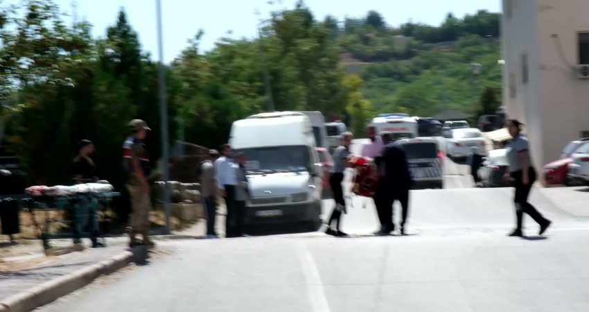 Tunceli’nin Nazımiye ilçesinde, evinde silahla vurulmuş halde bulunan görevli polis memuru,