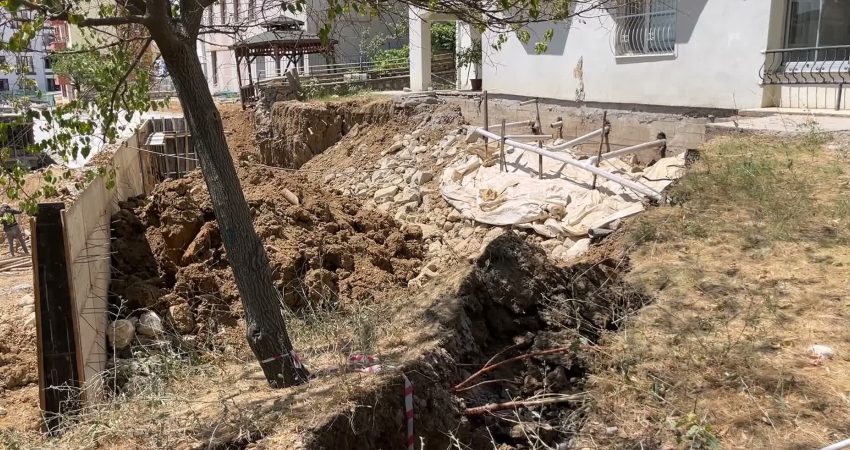 Tunceli’nin Atatürk Mahallesi’nde geçtiğimiz günlerde inşaat kazısı sırasında zemini kayan