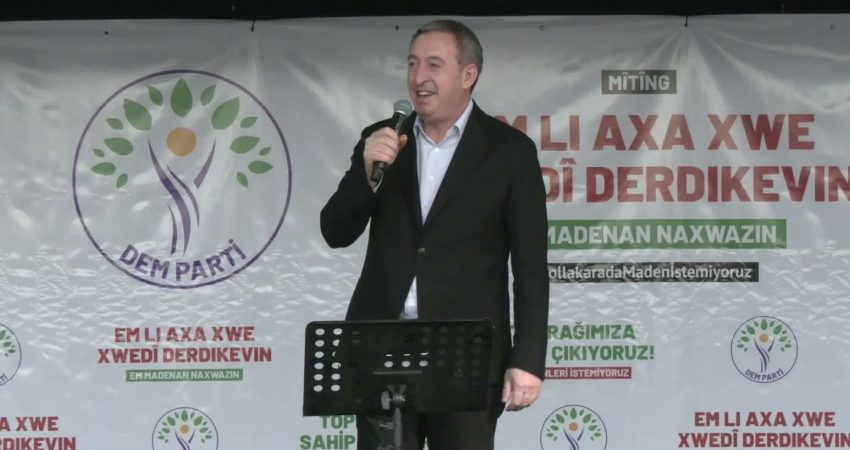 Tuncer Bakırhan, Diyadin’de siyanürle altın aranmasına tepki gösterdi: Ne vicdana ne barış sürecine sığar DEM Parti Eş Genel Başkanı Tuncer Bakırhan, Ağrı'nın Diyadin ilçesinde