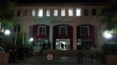 Manisa’nın Turgutlu ilçesinde okul önünde 11 öğrencinin yaralandığı silahlı saldırıya