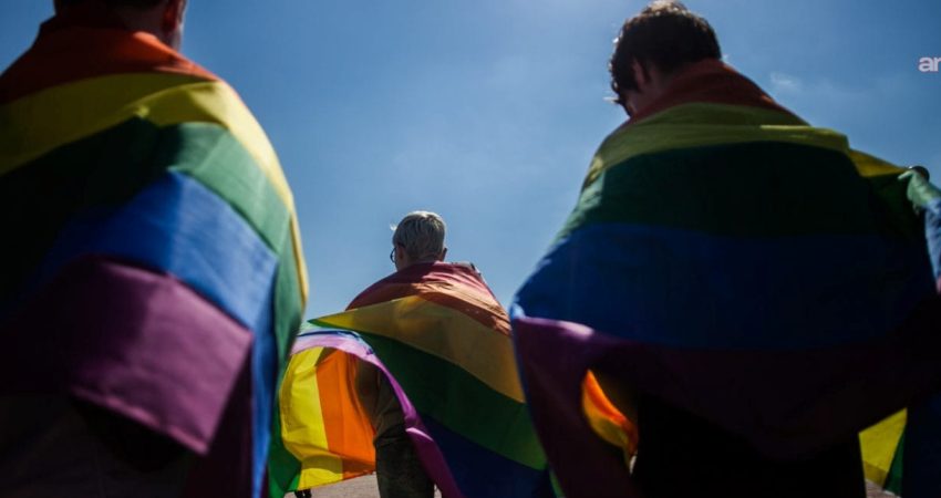 Türkiye'de LGBTİ+ kişi ve kuruluşlara yönelik operasyonlar ile operasyonları protesto