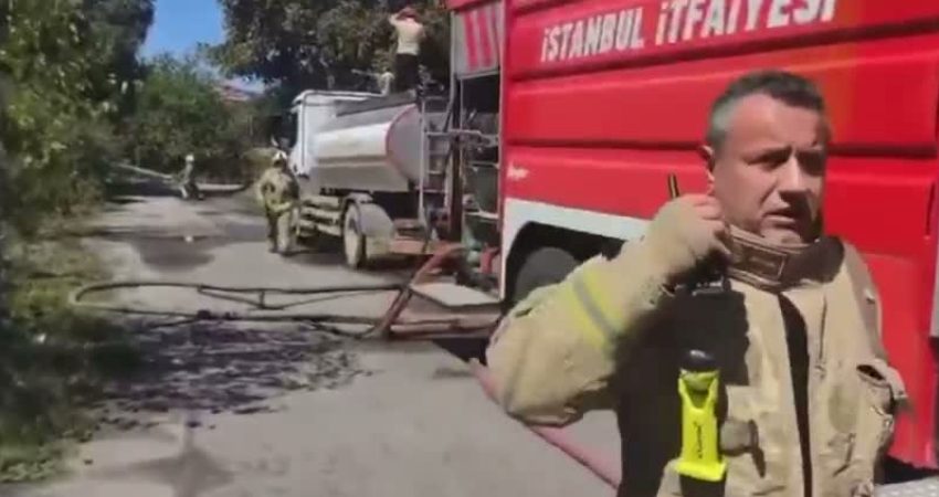 Tuzla Deri Sanayi Sitesi'nde bir fabrikada sabah saatlerinde çıkan yangın