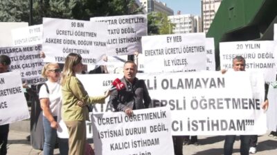 Ücretli Öğretmenler Dayanışma Derneği üyesi öğretmenler, MEB önünde toplanarak, "Emek