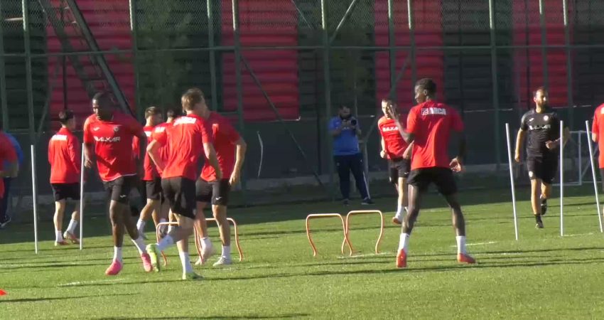 Uğur Uçar: Samsun’dan üç puan alarak Çorum’a dönmek istiyoruz ARCA Çorum FK Teknik Direktörü Uğur Uçar, Samsunspor deplasmanı öncesi