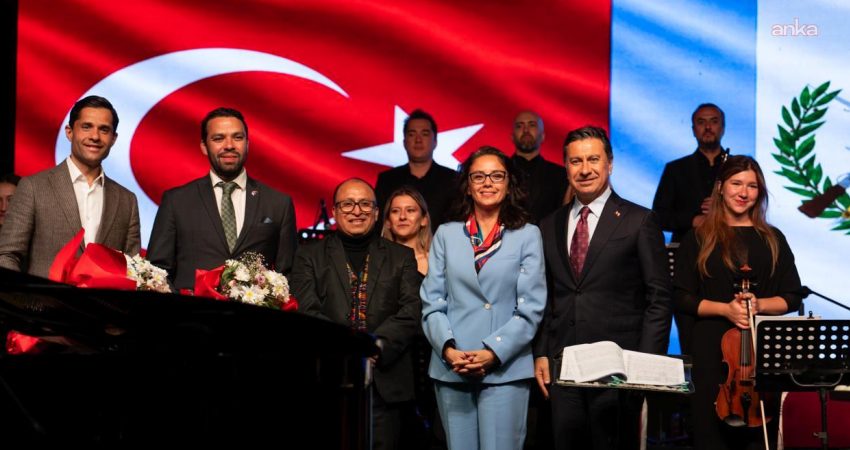 Uluslararası Muğla Kültür ve Sanat Şenliği’nin finali, Guatemala ezgileriyle yapıldı Menteşe Belediyesi tarafından düzenlenen 33. Uluslararası Muğla Kültür ve Sanat