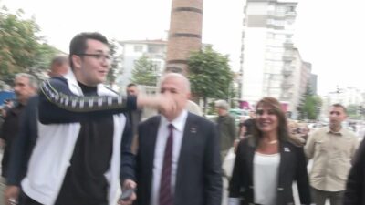 Zafer Partisi Genel Başkanı Ümit Özdağ, AVM’lerde geçen yıla göre