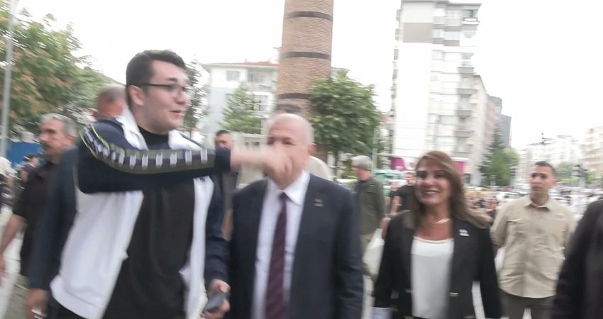 Ümit Özdağ: AVM’lerde geçen seneye göre işler yüzde 50 düştü Zafer Partisi Genel Başkanı Ümit Özdağ, AVM’lerde geçen yıla göre