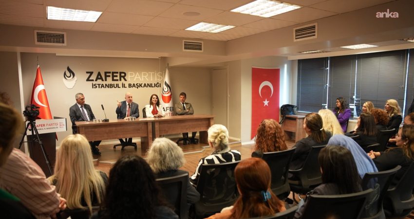 Ümit Özdağ, partisinin İstanbul İl Kadın Kolları üyeleriyle bir araya geldi Zafer Partisi Genel Başkanı Ümit Özdağ ile parti yöneticileri, İstanbul