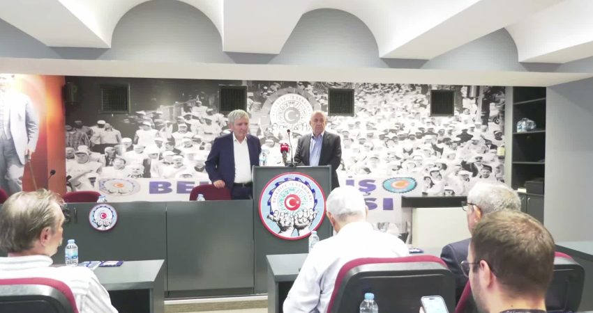 Ümit Özdağ: “Sevr’in 106. lanet olası yıl dönümünde PKK’ya af çıkardılar” Zafer Partisi Genel Başkanı Ümit Özdağ, “Terörsüz Türkiye” süreci kapsamında