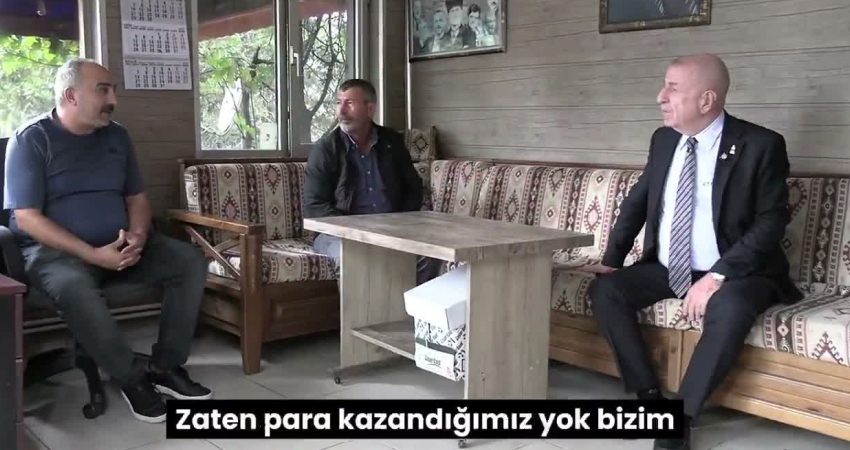 Zafer Partisi Genel Başkanı Ümit Özdağ, Ankara'nın Balgat semtindeki Dostlar