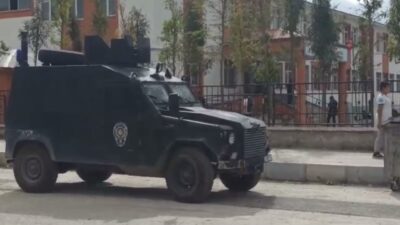 Van’ın Tuşba ilçesinde bir öğrencinin okula pompalı tüfekle geldiğinin görülmesi