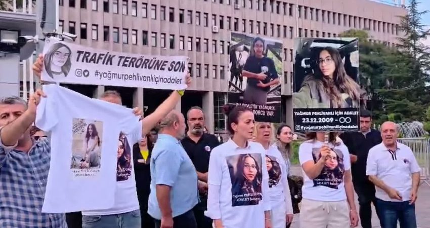 Yağmur Pehlivanlı’nın ölümüne ilişkin dava… Anne Pehlivanlı: “Kızıma çarpan kişi MHP’den eski dönem Belediye Başkanı Vidinlioğlu’nun kızı” Kastamonu'da 21 Ağustos 2025'te 15 yaşındaki Yağmur Pehlivanlı'nın yaşamını yitirdiği